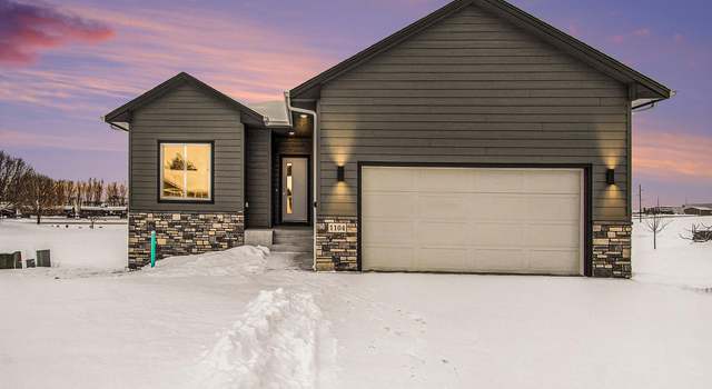 Photo of 1104 Cherry Dr, Luverne, MN 56156