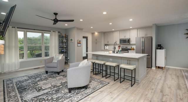 Photo of 907 Rodeo Dr SE, Pine Island, MN 55963