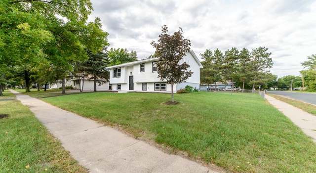 Photo of 943 Blackoaks Ln, Anoka, MN 55303