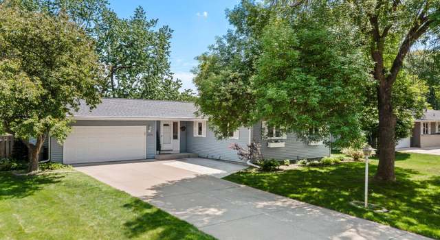 Photo of 4060 Quaker Ln N, Plymouth, MN 55441