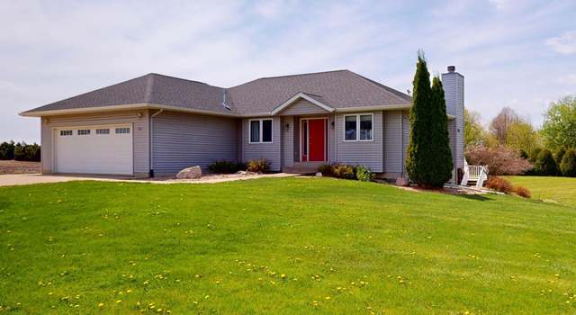 Photo of 302 De Vries Ave S, Hollandale, MN 56045