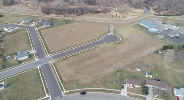 Photo of 516 Harriett Dr, Marshall, MN 56258