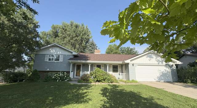 Photo of 829 Church St, Saint Peter, MN 56082