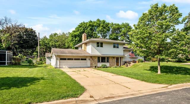 Photo of 2501 Hayes Dr, Burnsville, MN 55337