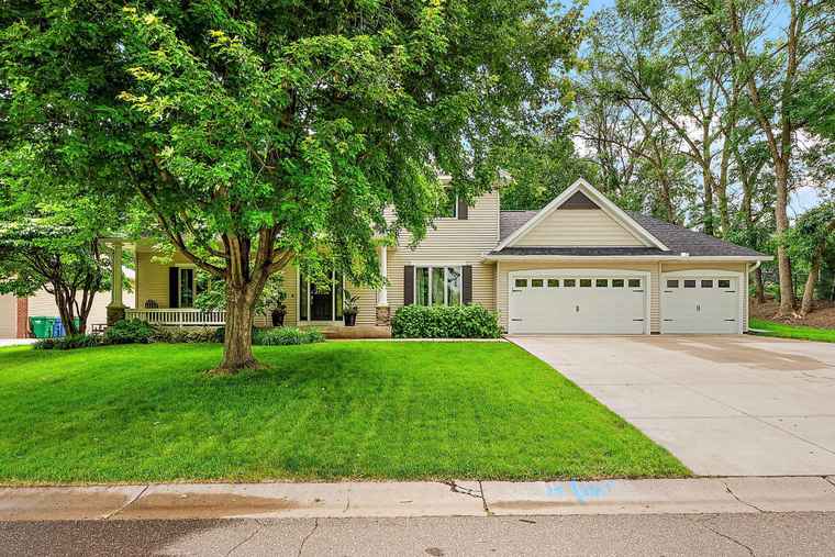 Photo of 4860 Minnesota Ln N Plymouth, MN 55446