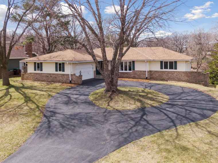 Photo of 5385 Pineview Ln N Plymouth, MN 55442