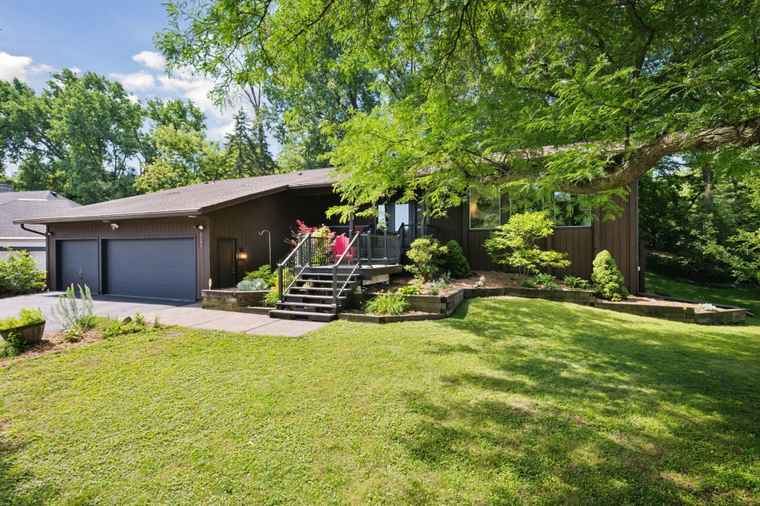 Photo of 6205 Saint Albans Cir Edina, MN 55439