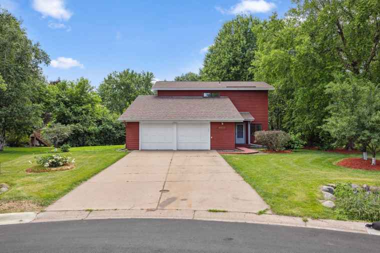 Photo of 4325 Kirsten Ct Eagan, MN 55123