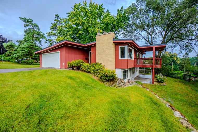 Photo of 5820 W 70th St Edina, MN 55439