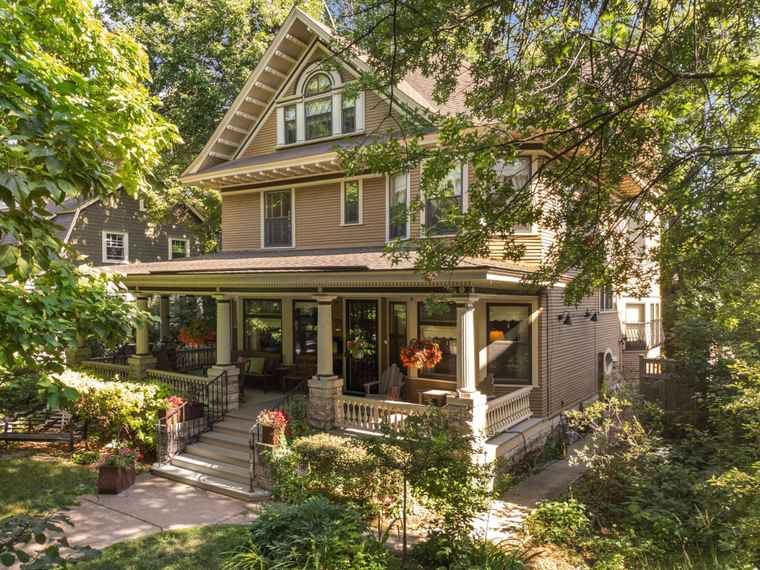 Photo of 880 Fairmount Ave Saint Paul, MN 55105