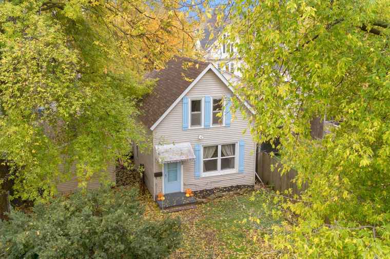 Photo of 892 Lawson Ave E Saint Paul, MN 55106