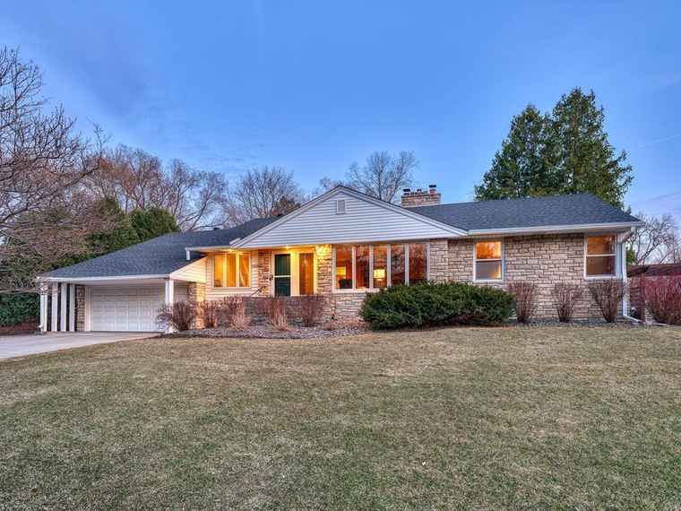 Photo of 5109 Richmond Dr Edina, MN 55436