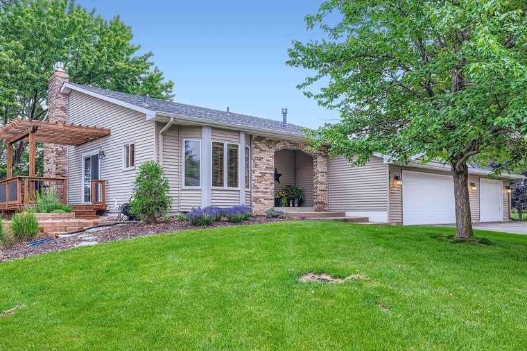 Photo of 4425 Goldenrod Ln N Plymouth, MN 55442