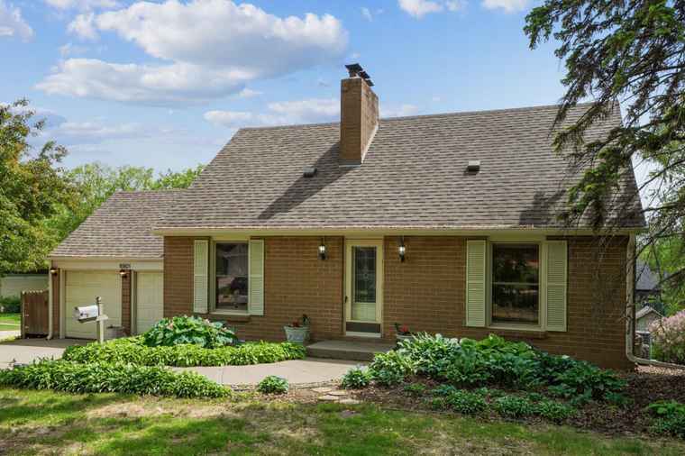 Photo of 6901 Antrim Rd Edina, MN 55439