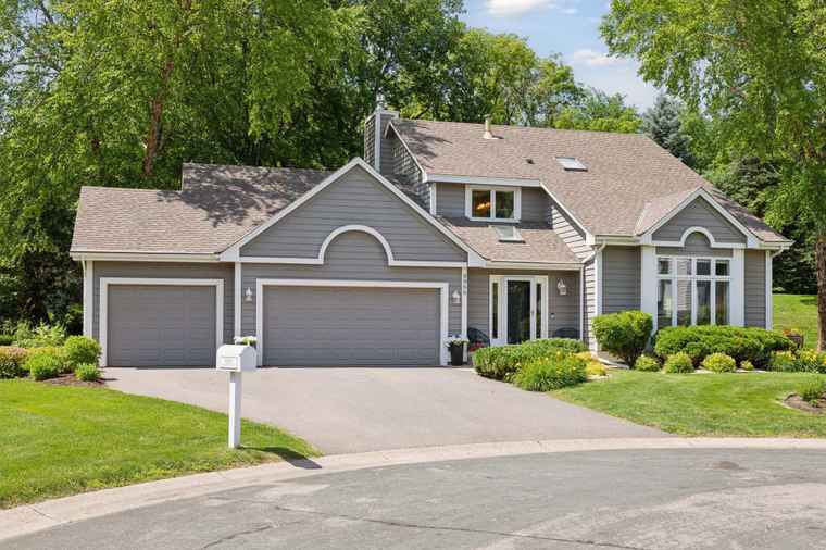 Photo of 9988 Applewood Cir Eden Prairie, MN 55347