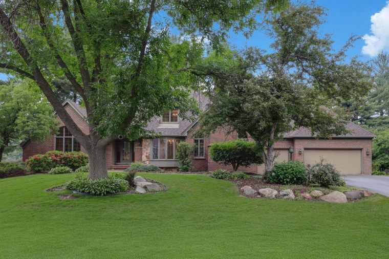 Photo of 8950 Hidden Meadow Rd Woodbury, MN 55125