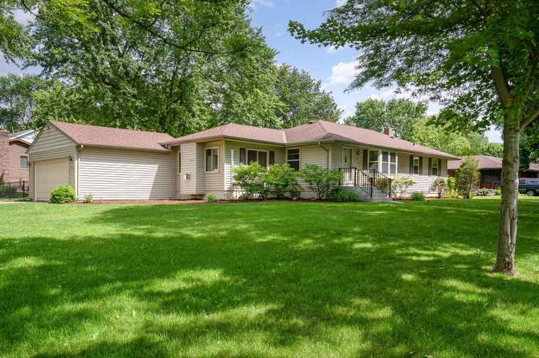 Photo of 2850 Highridge Ter Eagan, MN 55121