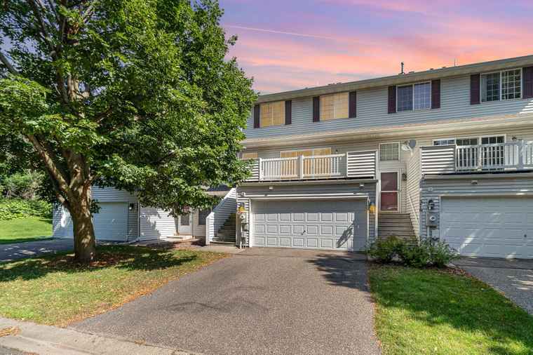 Photo of 378 Gironde Ct Woodbury, MN 55125