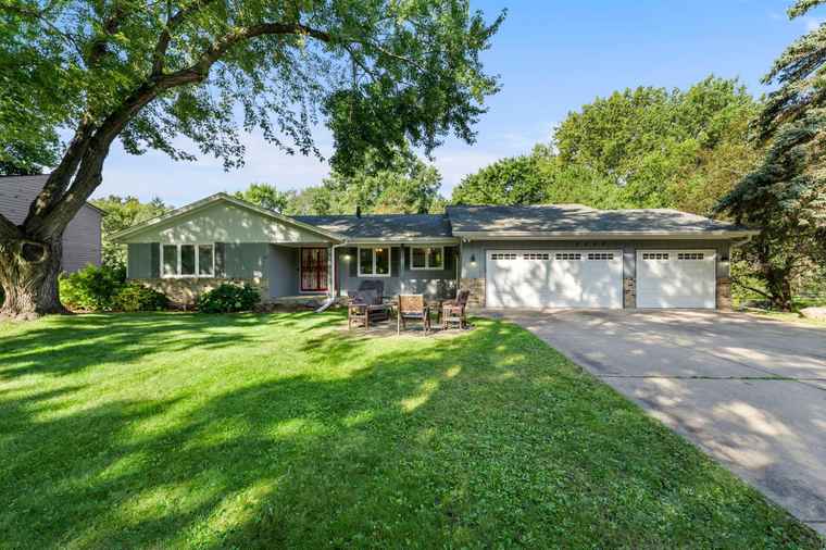 Photo of 5400 Malibu Dr Edina, MN 55436