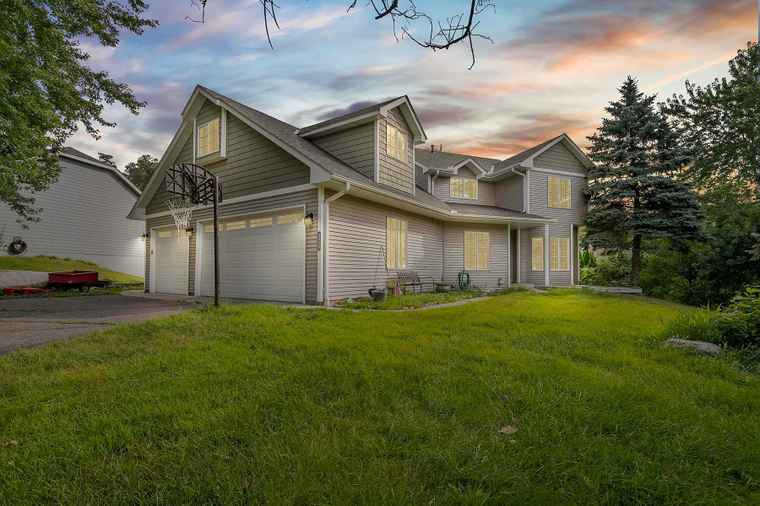 Photo of 3960 Versailles Ct Eagan, MN 55123