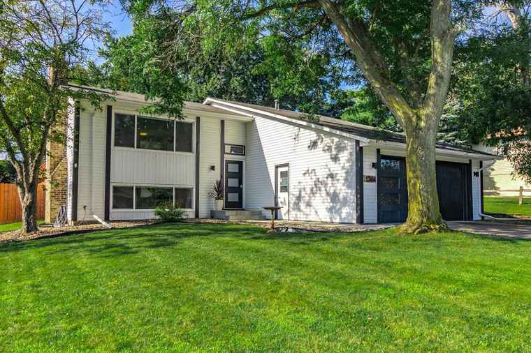 Photo of 1384 Amaryllis Ln Eagan, MN 55123