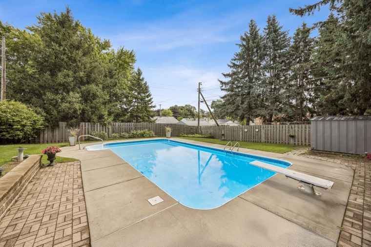 Photo of 560 California Ave E Saint Paul, MN 55130