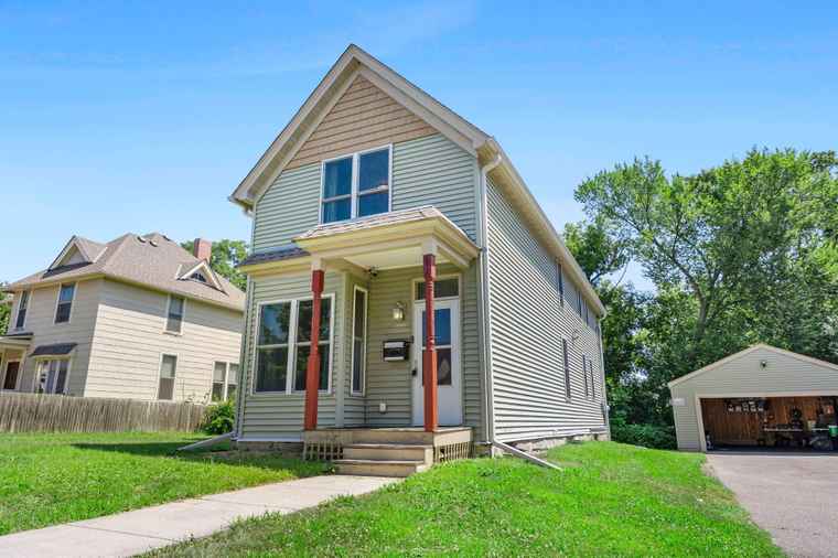 Photo of 676 Rivoli St Saint Paul, MN 55130