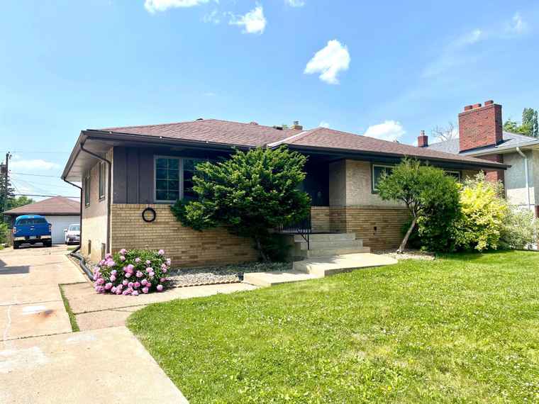 Photo of 1357 Bradley St Saint Paul, MN 55130