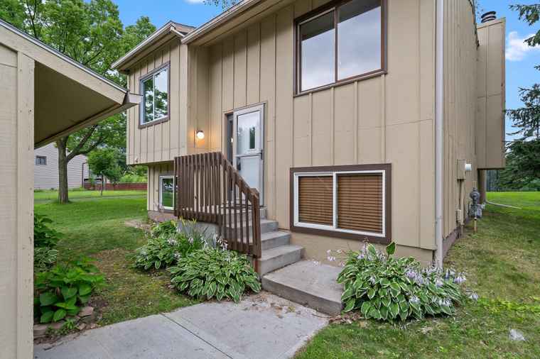 Photo of 7813 Rimbley Rd Woodbury, MN 55125