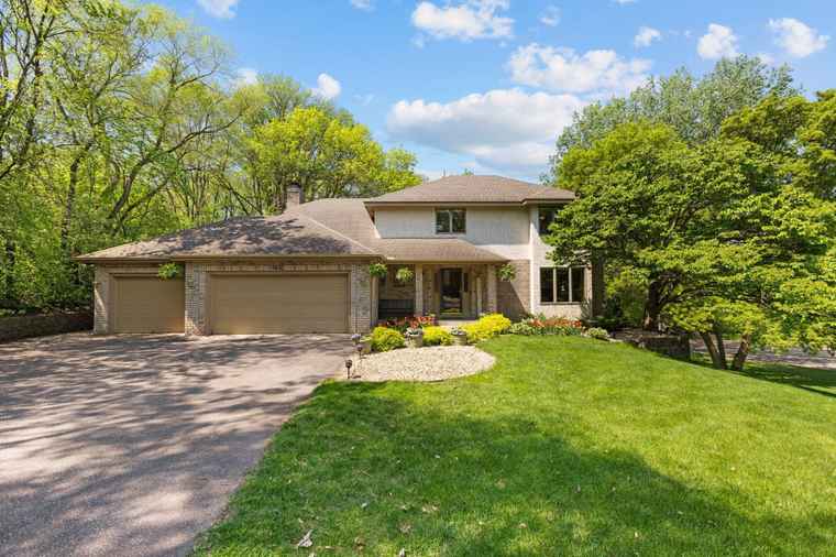 Photo of 1405 Kingsview Ln N Plymouth, MN 55447