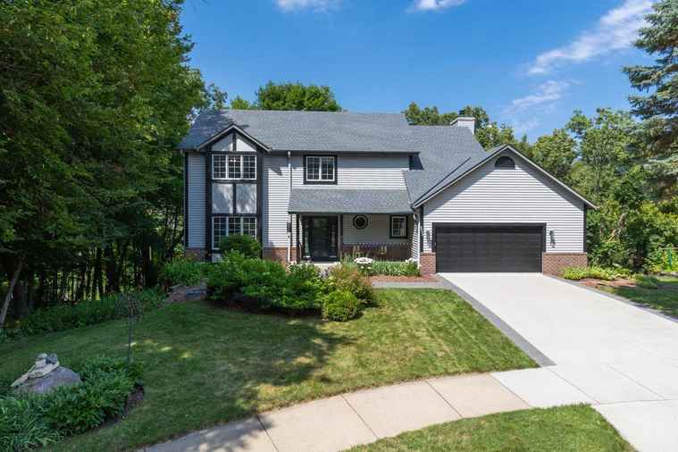 Photo of 8855 Sylvan Rdg Eden Prairie, MN 55347
