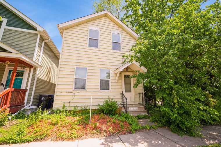 Photo of 326 Oneida St Saint Paul, MN 55102