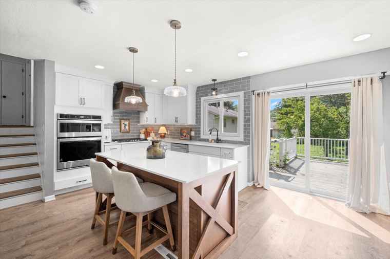 Photo of 1655 Walnut Ln Eagan, MN 55122