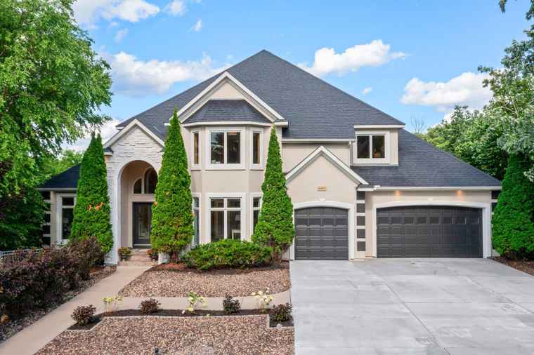 Photo of 6305 Mcintyre Pt Edina, MN 55439