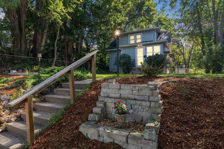 Photo of 2915 Fillmore St NE Minneapolis, MN 55418
