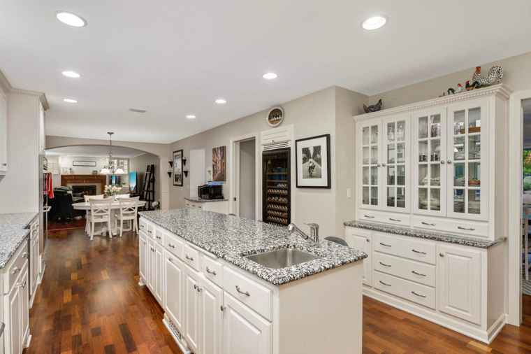 Photo of 4189 Countryside Dr Eagan, MN 55123