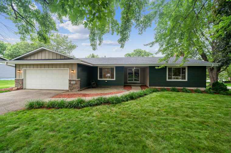 Photo of 7216 Aberdeen Curv Woodbury, MN 55125