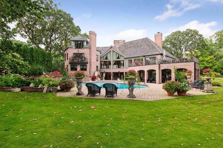 Photo of 7119 Antrim Ct Edina, MN 55439