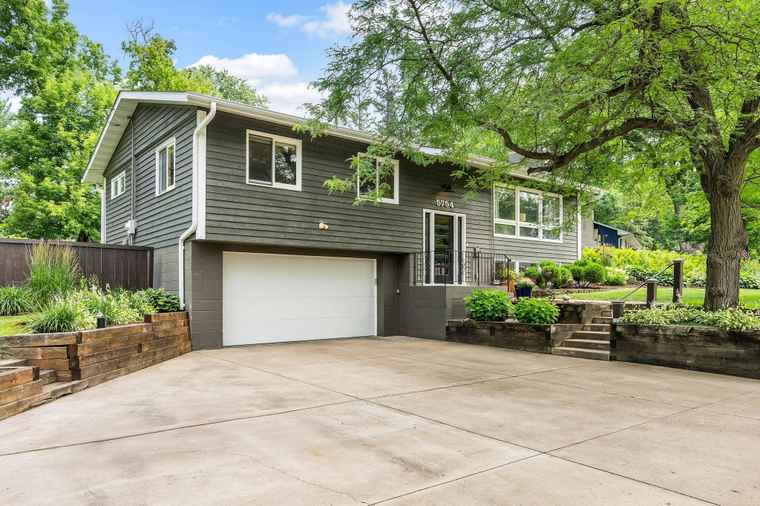 Photo of 5754 Oakview Ln Minnetonka, MN 55345