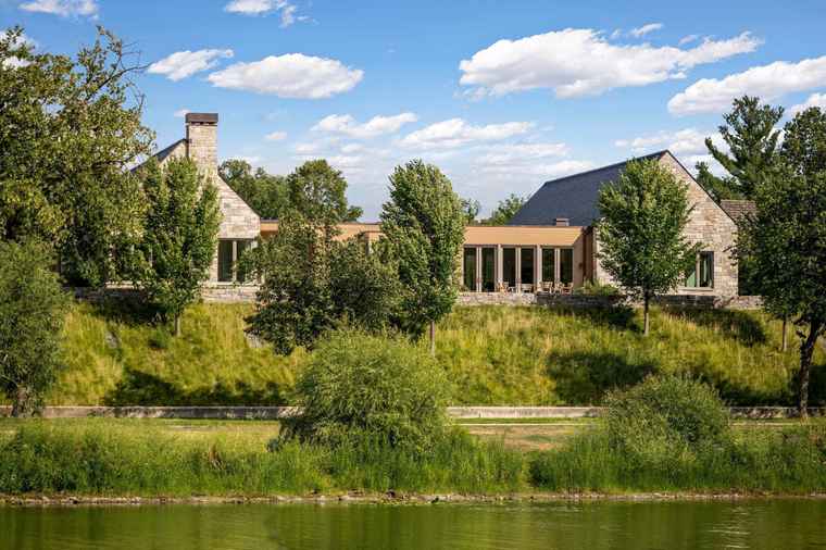 Photo of 2505 E Lake Of The Isles Pkwy Minneapolis, MN 55405
