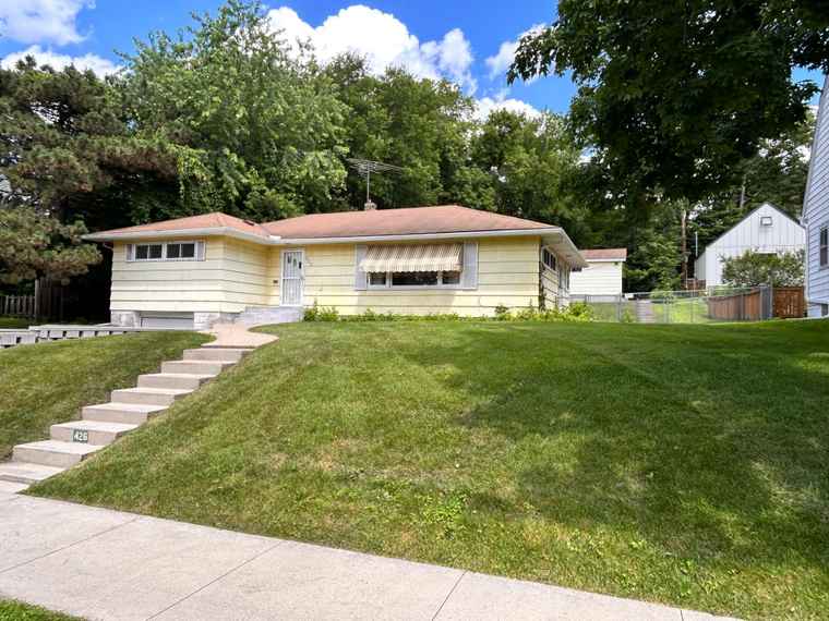 Photo of 426 Woodlawn Ave Saint Paul, MN 55105