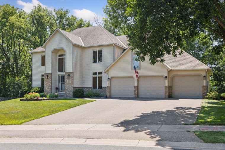 Photo of 8943 Sylvan Rdg Eden Prairie, MN 55347
