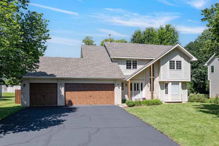 Photo of 2384 Boulder Ridge Ln Woodbury, MN 55125
