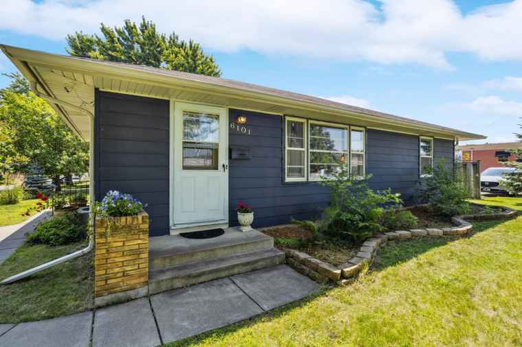 Photo of 6101 Wooddale Ave Edina, MN 55424