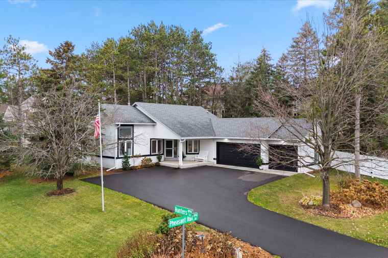 Photo of 8994 Hunters Trl Woodbury, MN 55125