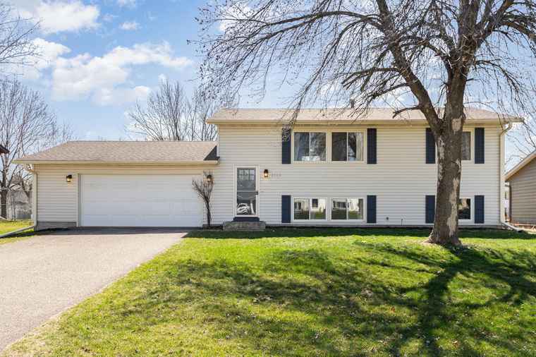 Photo of 2120 Cliffview Dr Eagan, MN 55122