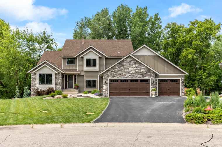 Photo of 521 Eastwood Ct Eagan, MN 55123