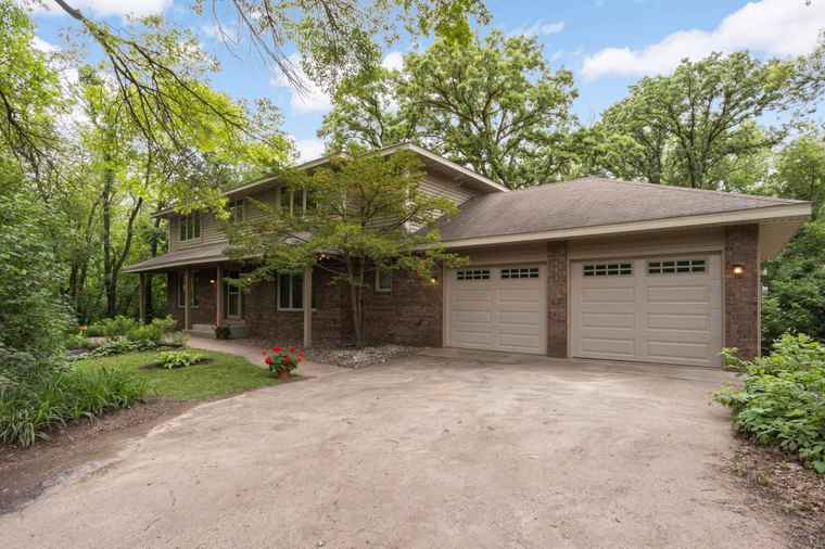 Photo of 878 Lakewood Hills Rd S Eagan, MN 55123
