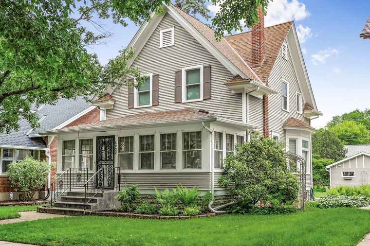 Photo of 1907 Lincoln Ave Saint Paul, MN 55105