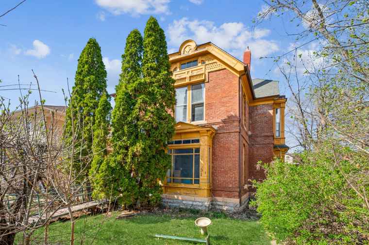 Photo of 65 George St E Saint Paul, MN 55107